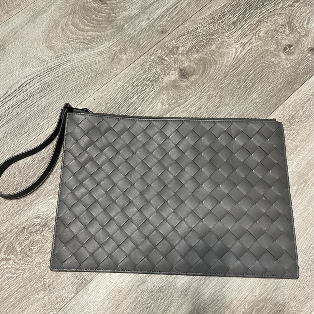 Bottega Veneta intrecciato leather pouch